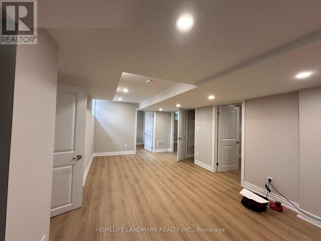 82 Oxford St in Richmond Hill, ON - Building Photo - Building Photo