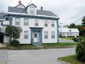 12 Spring St in Claremont, NH - Foto de edificio - Building Photo