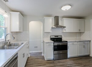 142 Shorewood Dr in Irondequoit, NY - Building Photo - Building Photo