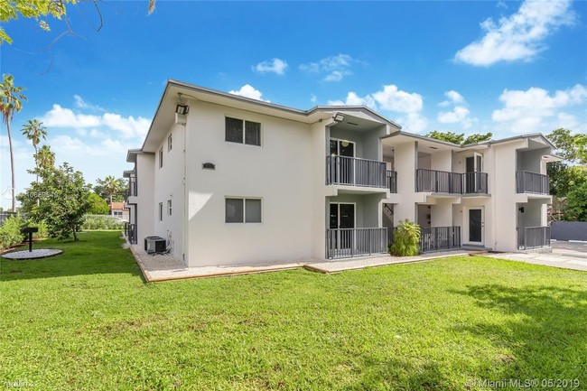 465 NE 59th St-Unit -Apt 1 in Miami, FL - Building Photo - Building Photo