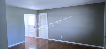 323 Brewster Rd in New Castle, PA - Foto de edificio - Building Photo