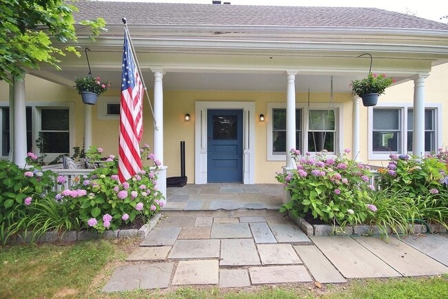 1339 Kitchawan Rd in Ossining, NY - Building Photo - Building Photo