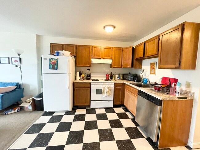 96 Hammond St, Unit 4, Unit 4