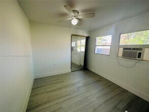 2215 NW 33rd St-Unit -1 in Miami, FL - Building Photo - Building Photo