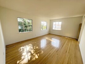 1318 S Cloverdale Ave, Unit 1318 S Cloverdale in Los Angeles, CA - Building Photo