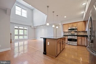 2350 NJ-33 in Trenton, NJ - Building Photo