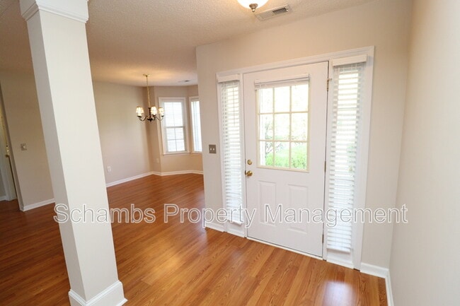 305 Firefly Rd in Holly Springs, NC - Foto de edificio - Building Photo