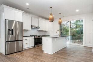 Room in Townhome on Donna Ave in Charlotte, NC - Building Photo