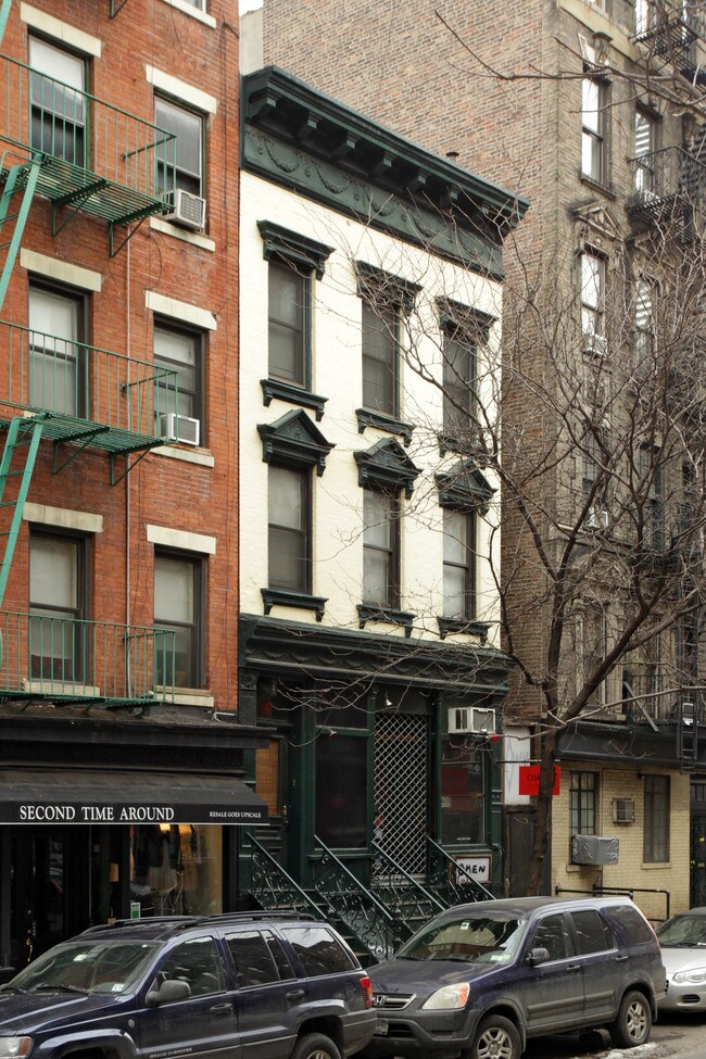 113 Thompson St in New York, NY - Building Photo - Building Photo