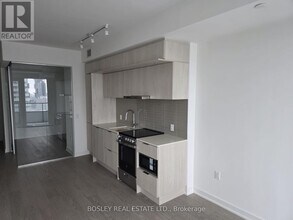 448 Burnhamthorpe Rd W in Mississauga, ON - Building Photo - Building Photo