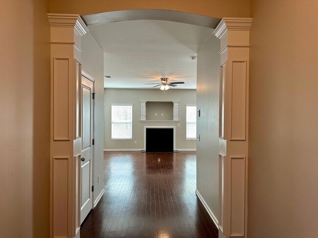 450 Delmont Dr in Goose Creek, SC - Foto de edificio - Building Photo