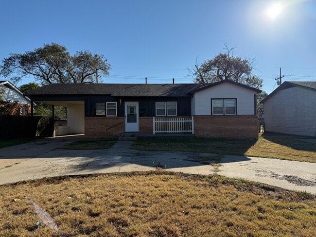 property at 2719 S Fairfield St