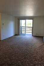 860 S 5th St, Unit 860 in Coos Bay, OR - Building Photo - Building Photo