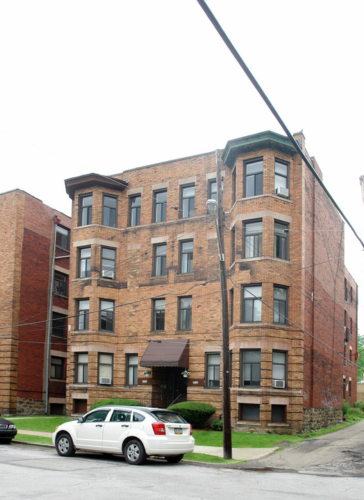 5742-5744 Holden St in Pittsburgh, PA - Building Photo