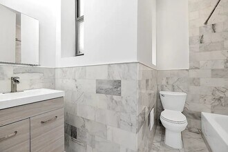 303 Broome St, Unit 3 in New York, NY - Foto de edificio - Building Photo