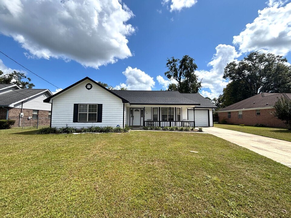 756 Robin Hood Dr in Hinesville, GA - Building Photo
