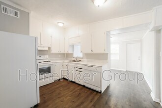 9497 Starkey Rd in Seminole, FL - Foto de edificio - Building Photo