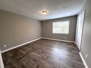 545 E 3rd St, Unit APT3 in Cookeville, TN - Building Photo - Building Photo