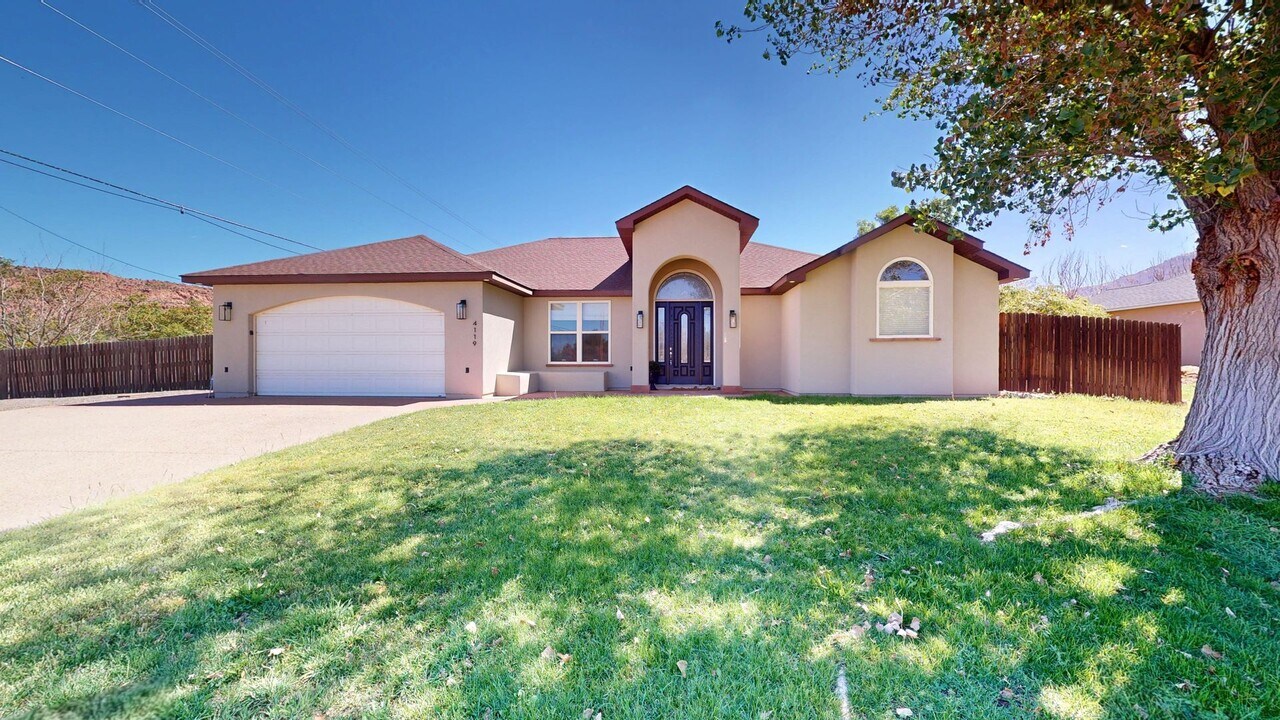4119 Valle del Sol Dr in Moab, UT - Foto de edificio
