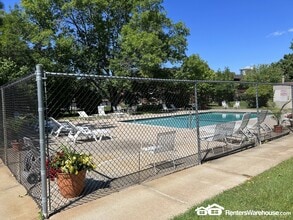 7330 York Ave S, Unit Apt 101 in Minneapolis, MN - Foto de edificio - Building Photo