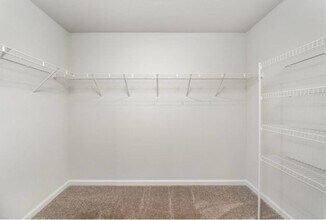 4000 Kapalua Ln in Jeannette, PA - Building Photo - Building Photo