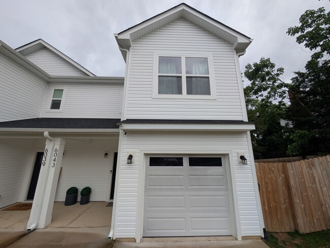 Room in Townhome on Sullins Rd in Charlotte, NC - Building Photo - Building Photo