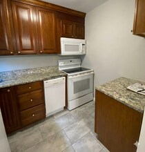 144 E Main St in Clinton, CT - Building Photo - Building Photo