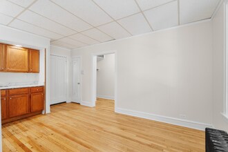 1440 W Howard St in Chicago, IL - Building Photo - Building Photo