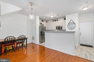 5095 Anchorstone Dr in Woodbridge, VA - Foto de edificio - Building Photo