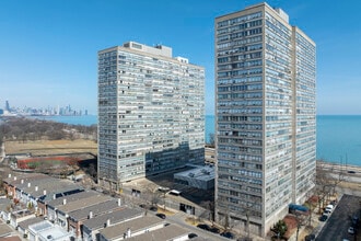 The Newport in Chicago, IL - Building Photo - Building Photo