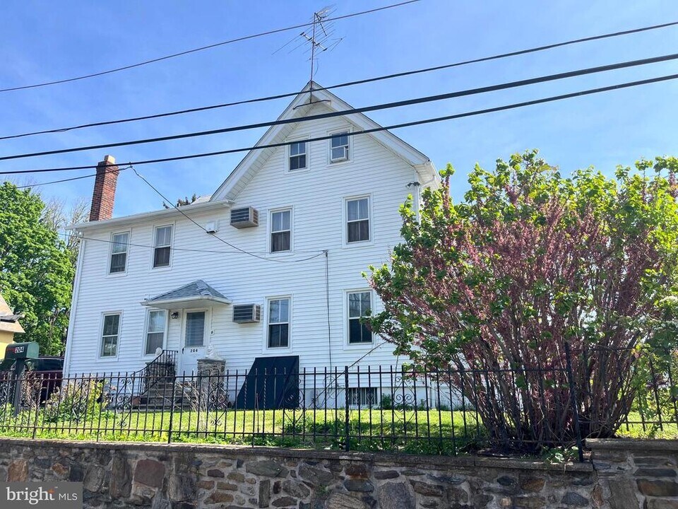204 Landover Rd in Bryn Mawr, PA - Building Photo