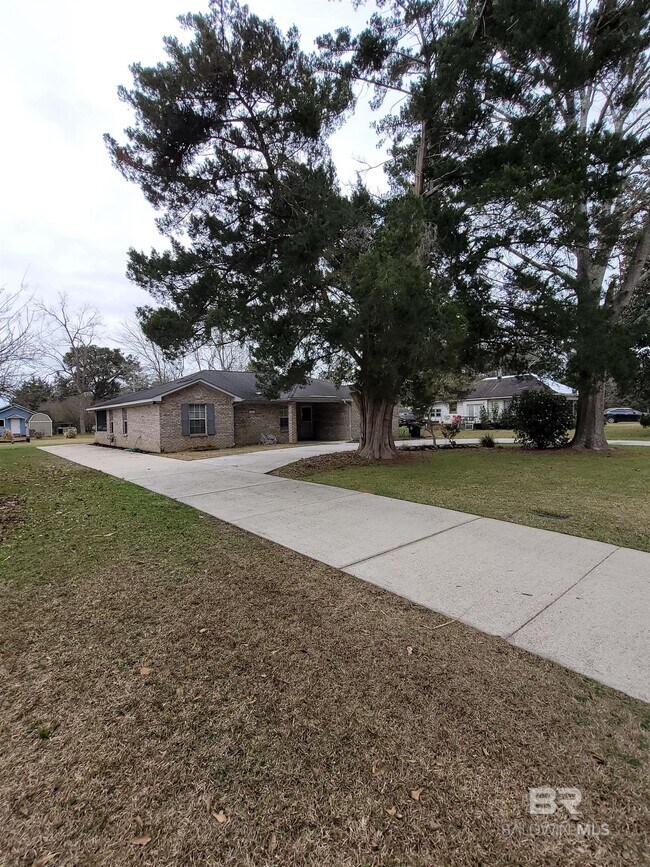 property at 18689 Florida St