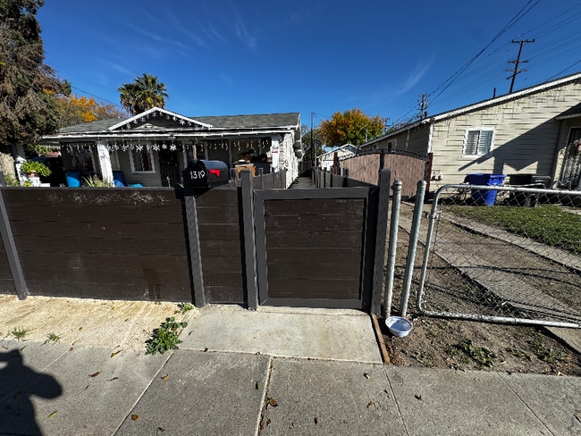 1319 N Stoddard Ave in San Bernardino, CA - Building Photo - Building Photo