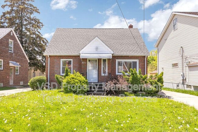 17932 Neff Rd in Cleveland, OH - Foto de edificio - Building Photo