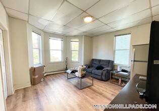 1572 Tremont St in Boston, MA - Building Photo - Building Photo