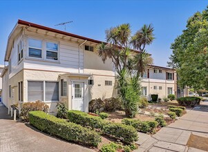 El Camino Apartments in Millbrae, CA - Building Photo - Building Photo