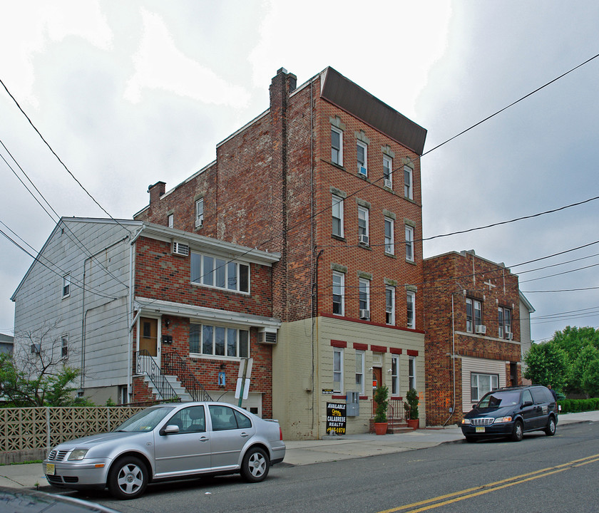 376 Walker St in Fairview, NJ - Foto de edificio