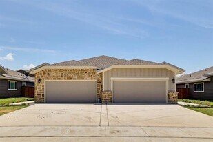 648 Blackland dr in Venus, TX - Building Photo