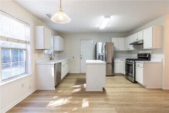 512 Antler Ln in Suwanee, GA - Building Photo - Building Photo