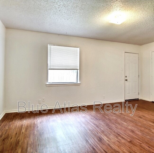 6859 S Creek Dr in Fort Worth, TX - Building Photo - Building Photo