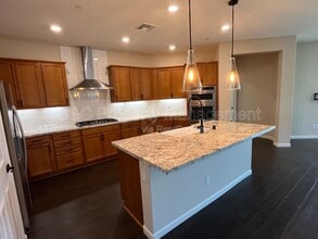 608 Somerset Way in Patterson, CA - Building Photo - Building Photo