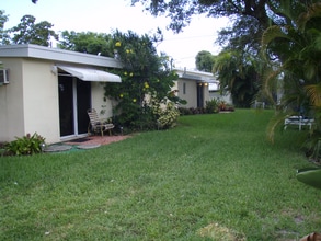 1568 NE 45th St in Oakland Park, FL - Building Photo - Building Photo