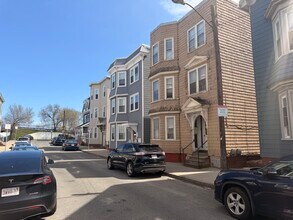 18 Washburn St, Unit 2 in Boston, MA - Building Photo - Building Photo