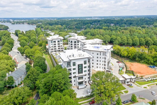 Watermark Condos in Cornelius, NC - Foto de edificio - Building Photo