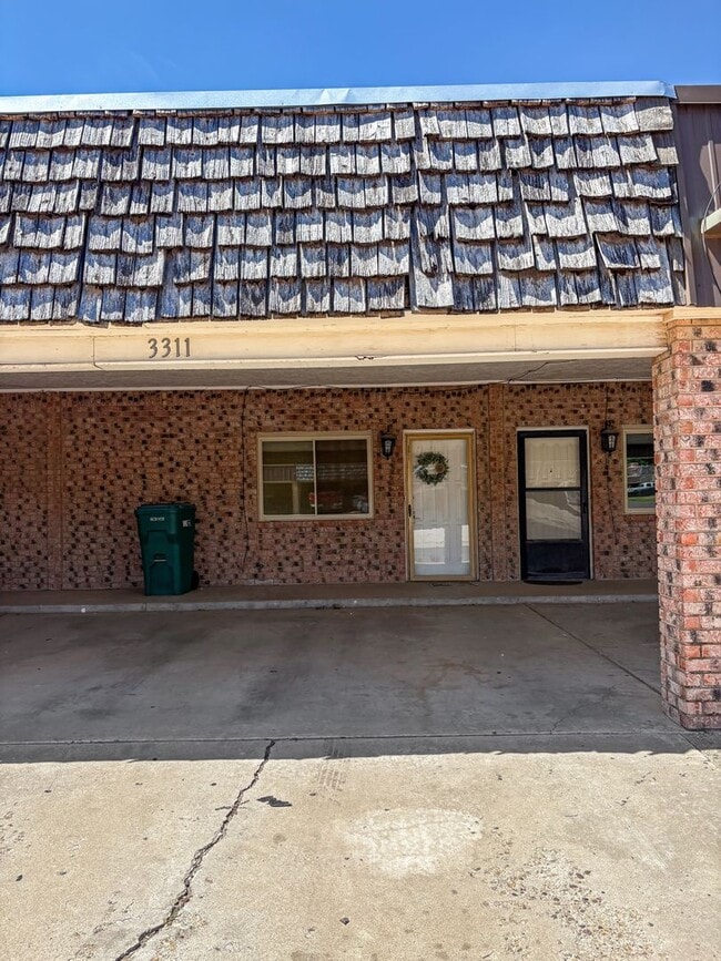 property at 3311 N Vista Dr