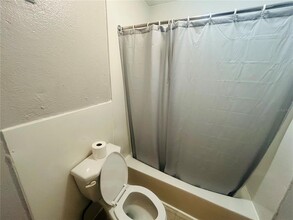 7900 S Orange Blossom Trail in Orlando, FL - Building Photo - Building Photo