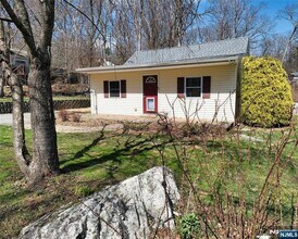 8 Quinton Rd in West Milford, NJ - Building Photo - Building Photo