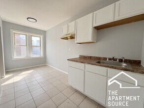 6226 S Western Ave, Unit 306 in Chicago, IL - Foto de edificio - Building Photo