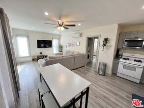 1205 N Orange Grove Ave in West Hollywood, CA - Building Photo - Building Photo