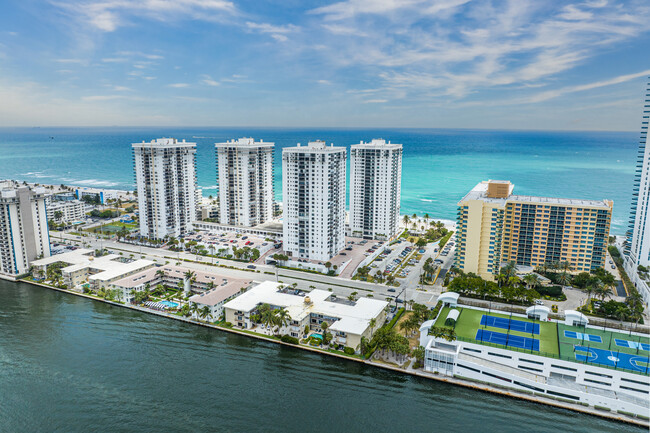 Quadomain Britannia Tower in Hollywood, FL - Building Photo - Building Photo